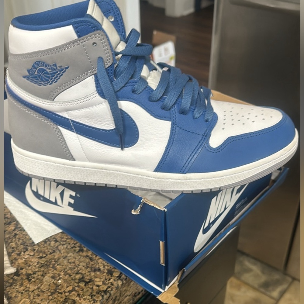 NEW Nike Air Jordan 1 Retro High OG True Blue Men's shoes size 10.5. - Picture 3 of 3